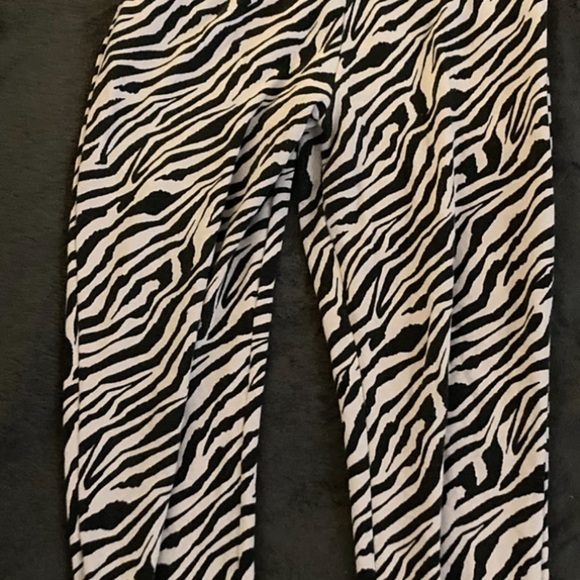 Victoria’s Secret Sport Joggers Sweatpants Zebra VS Logo Size extra small VSX - Picture 9 of 12